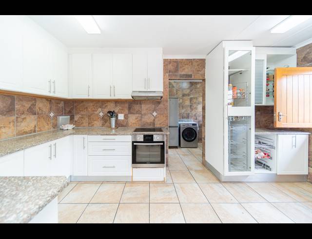 4 BEDROOM HOUSE FOR SALE IN DORCHESTER HEIGHTS